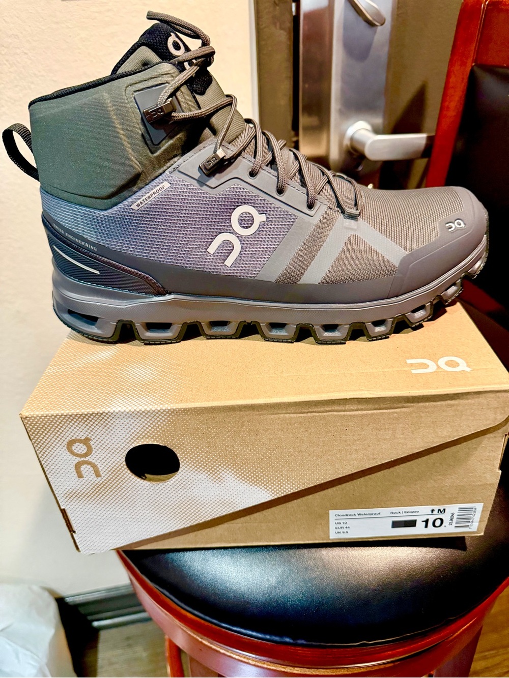 On Running Men’s Waterproof Mid-Top Boots — Grey - Picture 6 of 6
